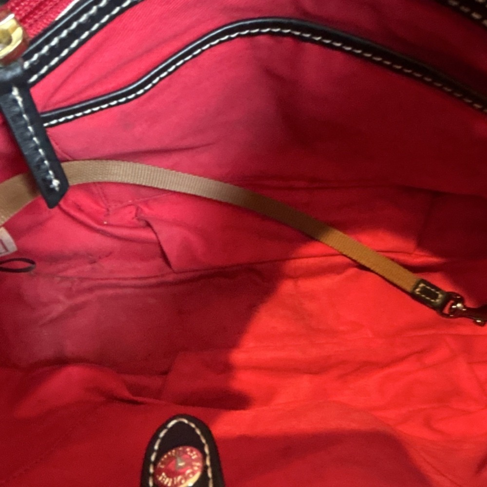 Dooney & Bourke White Black Logo Shoulder Bag with Zipper Key Holder - Picture 8 of 10
